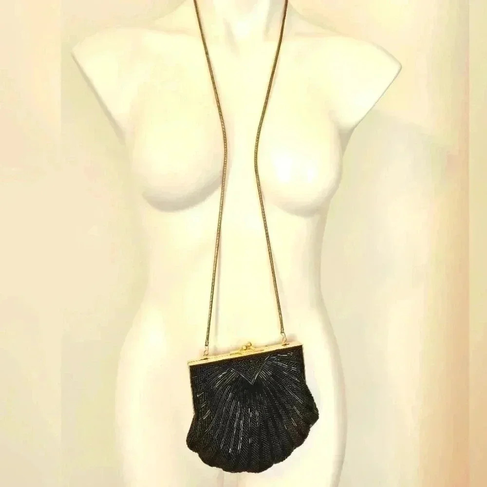 Beaded Clam Shell Purse With Gold Chain and trim